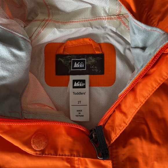 REI Raincoat/Outer Shell (2T) - Picture 2 of 3